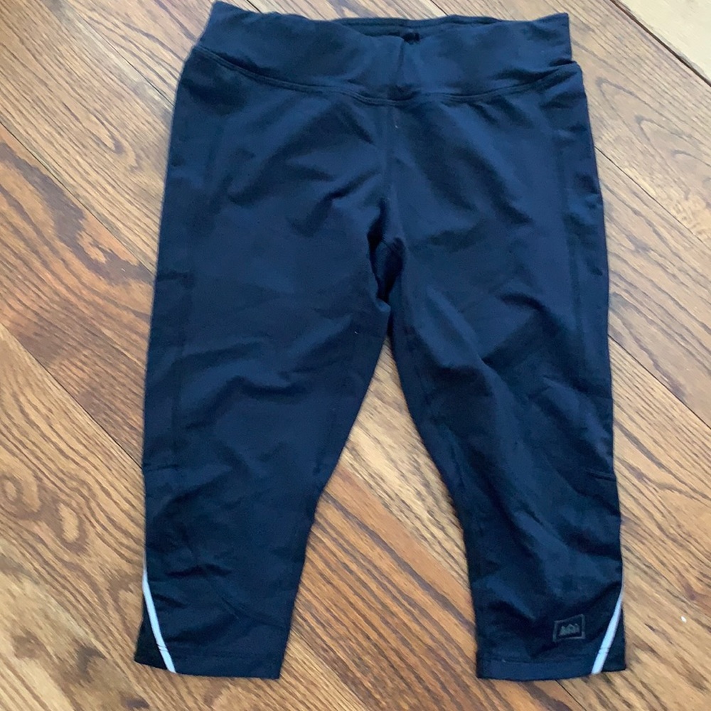 REI brand athletic Capri tights